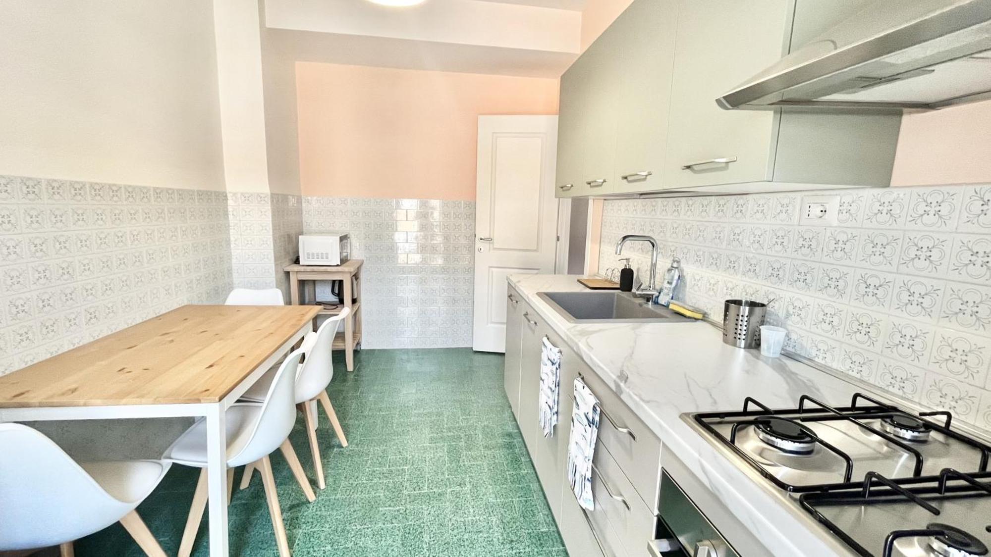 Mela's House- Metro A, Air Conditioning, Wi-fi. *